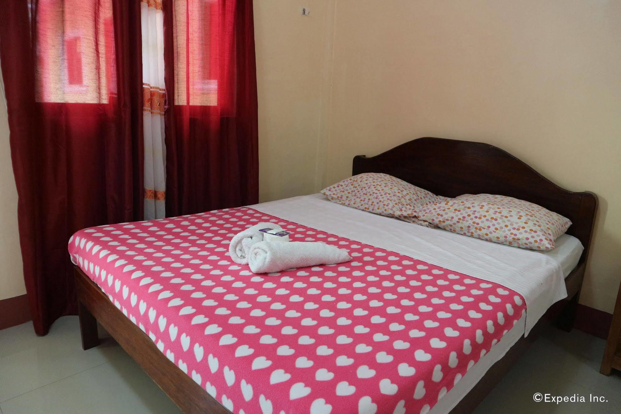 Tia Mers Guest House Puerto Princesa Extérieur photo